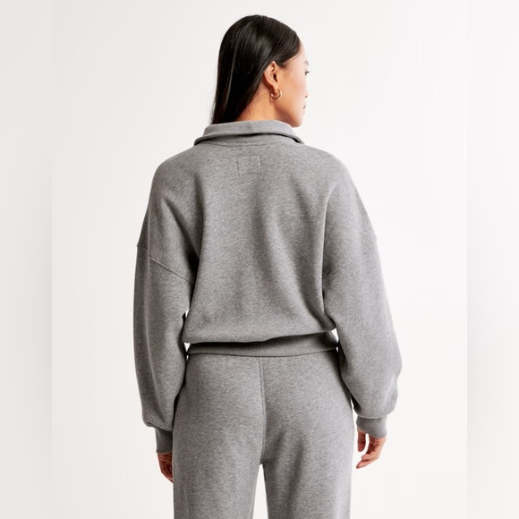 Abercrombie & Fitch Half Zip - Picture 2 of 5